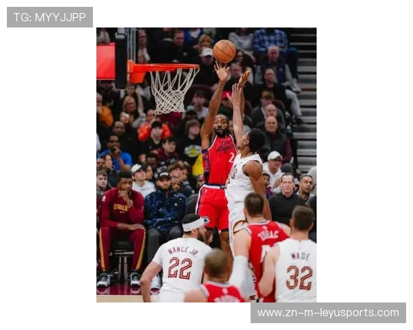 米切尔警觉度极高抢下抢断后快攻得分，骑士火力持续